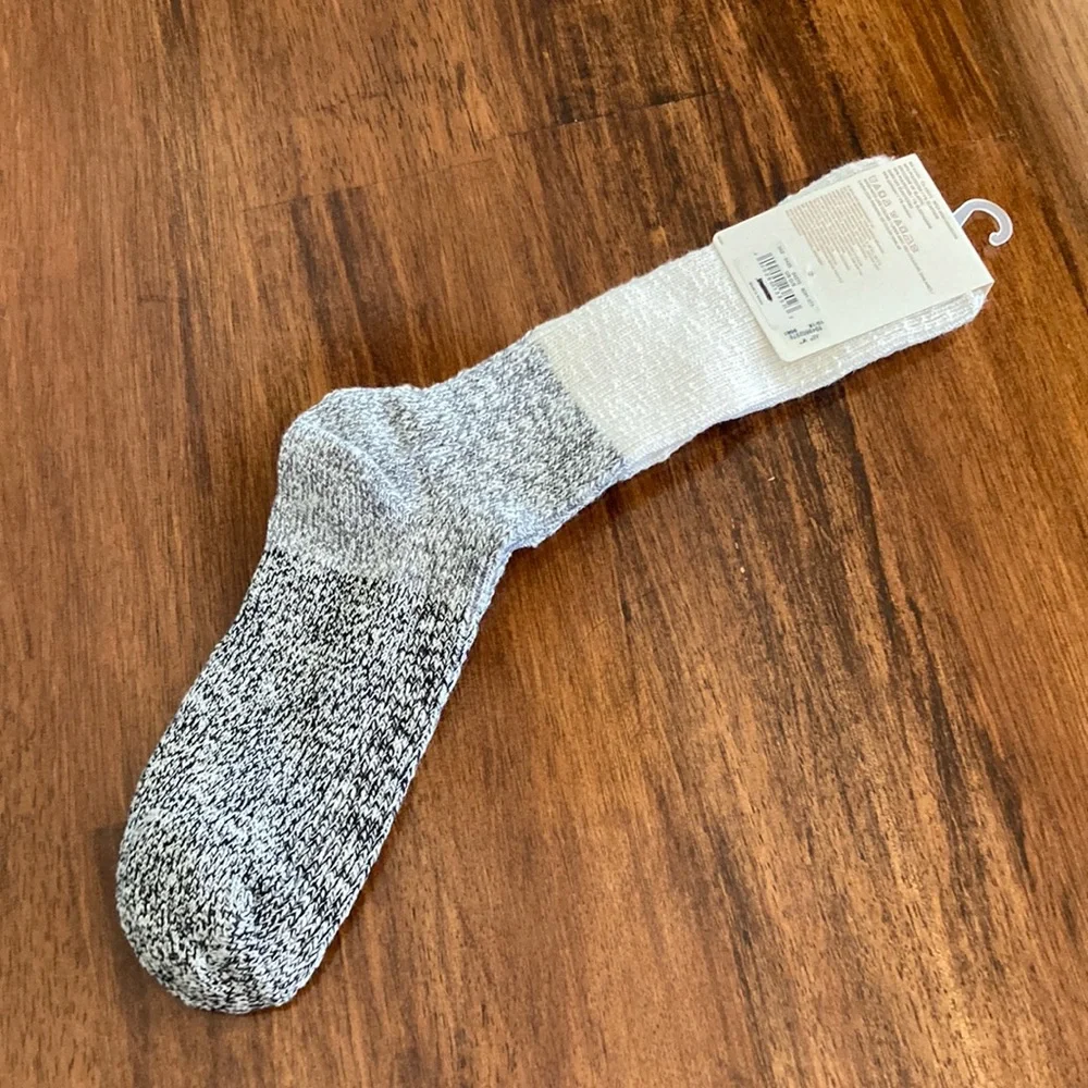 NEW American Eagle Ombré Crew Socks Knit White Grey Black O/S One Size NWT